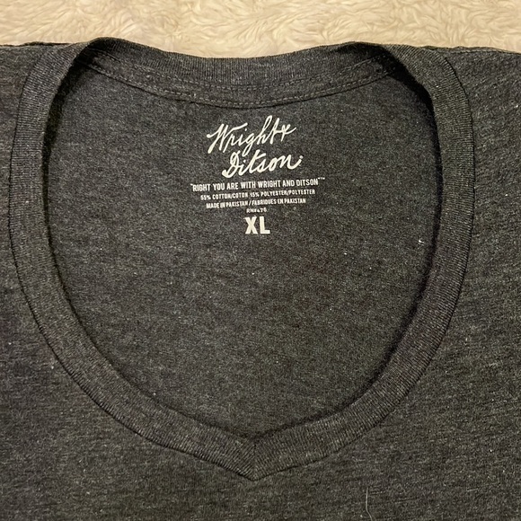 Louisville Slugger v-neck T-shirt XL - Picture 3 of 5